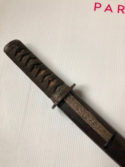 null Tanto short sword, in its saya (sheath) in lacquer, dark brown 

Meiji