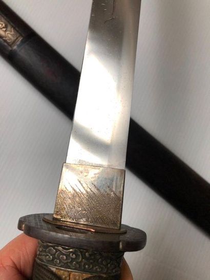 null Tanto short sword, in its saya (sheath) in lacquer, dark brown 

Meiji