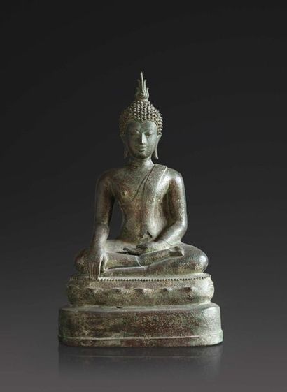null Buddha sitting in the "Bhumisparsa mudra" position.

Bronze with green pati...