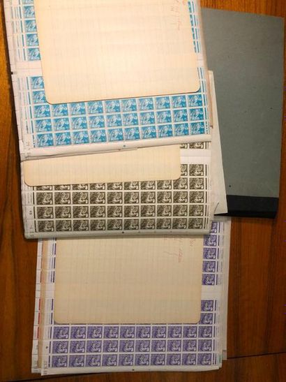 null FRANCE : Lot de timbres en feuilles dont CITEX x2 et feuilles de 100 des séries...