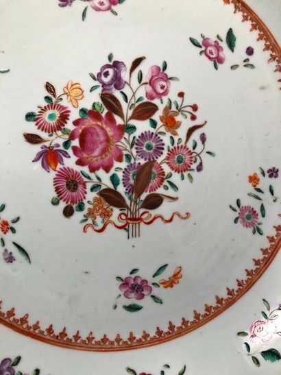 null Hemmed porcelain bowl with a "pink family" decoration of a bouquet of flowers,...