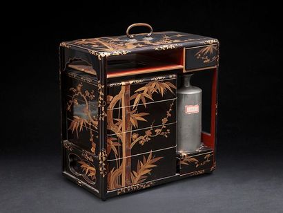 null Sageju-bako or lacquer picnic set with a black background decorated with gold...