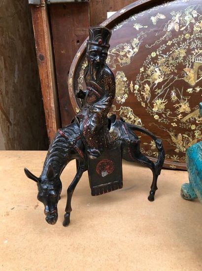 null Toba et sa mule, sculpture en bronze à patine émaillé polychrome

Chine début...
