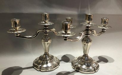 null SAINT MEDARD

Pair of three-light candlesticks in silver plated metal, stuffed,...