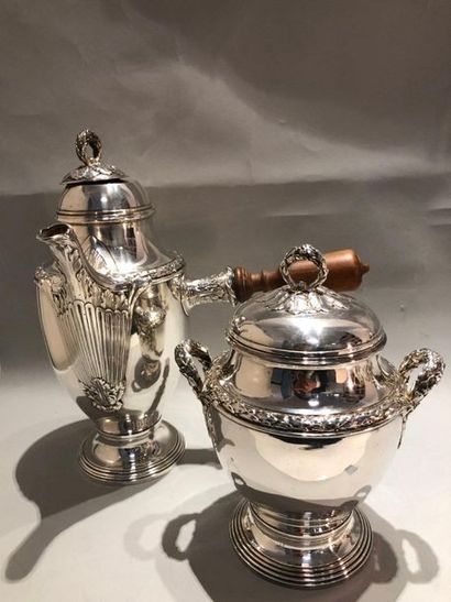 null RISLER & SQUARE

TEA and COFFEE SERVICE on a silver pedestal (950‰) including...