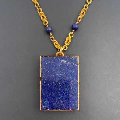 null COLLIER " nœuds marins " en or jaune (750‰) alterné de six perles de lapis lazuli...