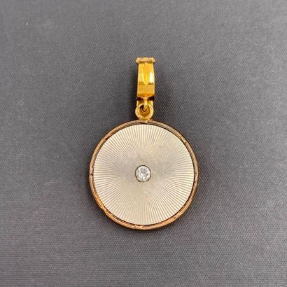 null PENDENTIF " porte souvenir " circulaire en or jaune rose et gris (585‰) 14 carats,...