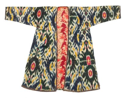 null Kaftan, Ouzbékistan, gros de Tours ikat crème, bleu, vert et rouge, matelassé,...