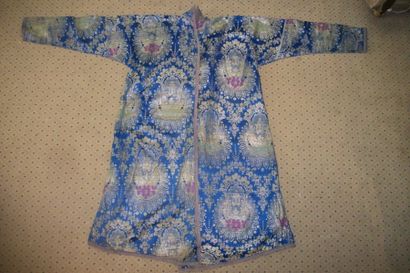 null Kaftan, Turquie ou Ouzbékistan ( ?), fin XIXème siècle, fond satin bleu, décor...