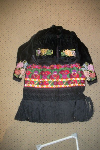null Vest and apron Meze Kevesh, Hungary, velvet and black satin embroidered with...
