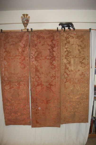 null Suite of three tangerine velvet hangings, China, Qing dynasty, XIXth century,...