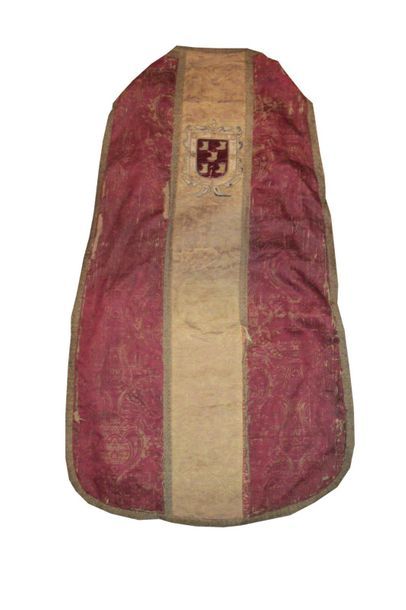 null Chasuble dans un lampas, Turquie ou Perse, XVIème siècle, fond satin rouge,...