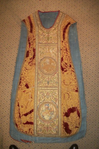 null Chasuble, XVIth century, in a gothic velvet, XVIth century, yellow gold woven...