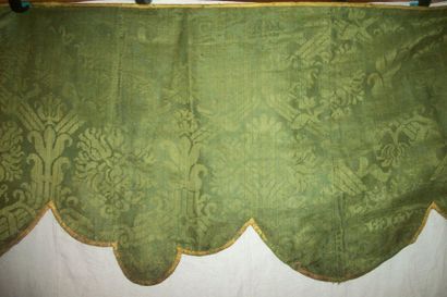 null Scrolled mantling in a spinach green damask, Italy, 16th century, a sheaf of...