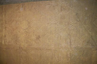 null Trois panneaux de brocatelle gothique, lin et soie, Italie, XVIème siècle décor...