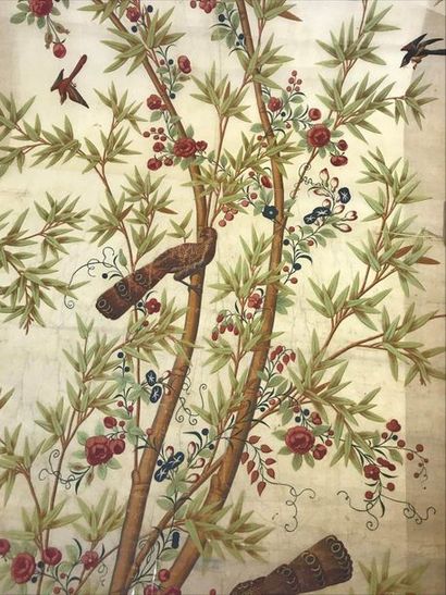 null Lé de soie peinte, Chine, circa 1800, fond crème, décor de bambous, fleurs et...