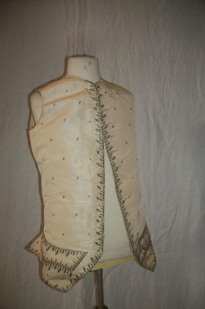 null Waistcoat, Louis XVI period, cream fault embroidered in silver thread and polychrome...