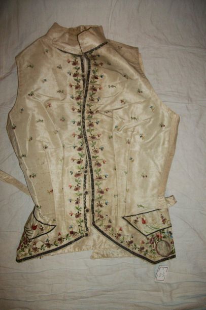 null Waistcoat, Louis XVI period, cream satin, embroidered decoration in polychrome...
