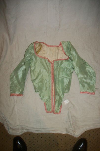 null Camisole, 18th century, green water taffeta, bordered with a pink fault rib...