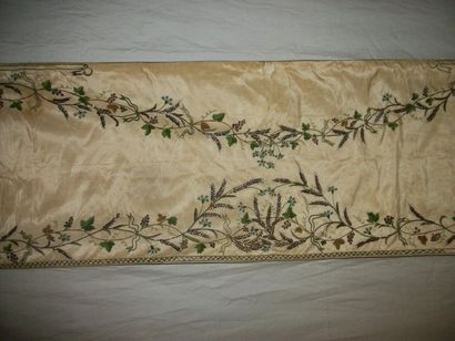 null Humeral veil, early 19th century, ivory taffeta embroidered in chain stitch...