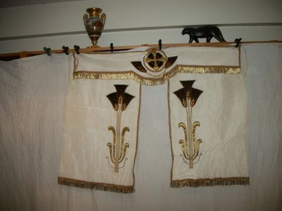 null Réunion de deux voiles de calice en drap d’or, XIXème siècle, décor brodé d’une...