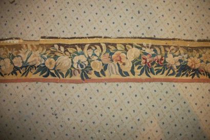 null Bordure de tapisserie, laine et soie, Aubusson, XVIIIème siècle, fond jaune...