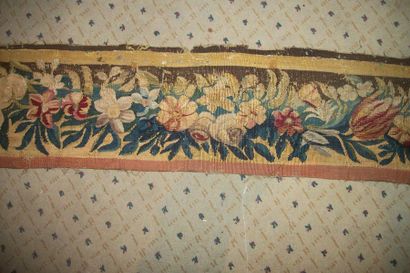 null Bordure de tapisserie, laine et soie, Aubusson, XVIIIème siècle, fond jaune...