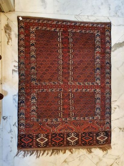 null Hatchlou carpet, Bukhara, brick-red background, loaded with spearheads, cross-shaped...