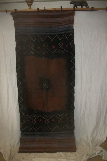 null Odni shawl, Kutch, India, tyed end dyed, with ligature, brown background, black...