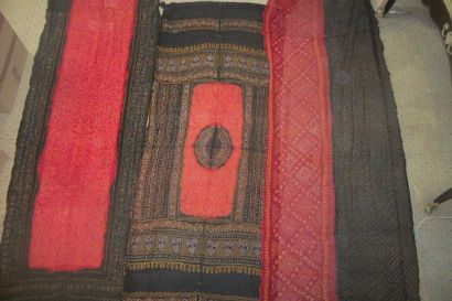 null Odni shawl, Kutch, India, tyed end dyed, with ligature, brown background, black...