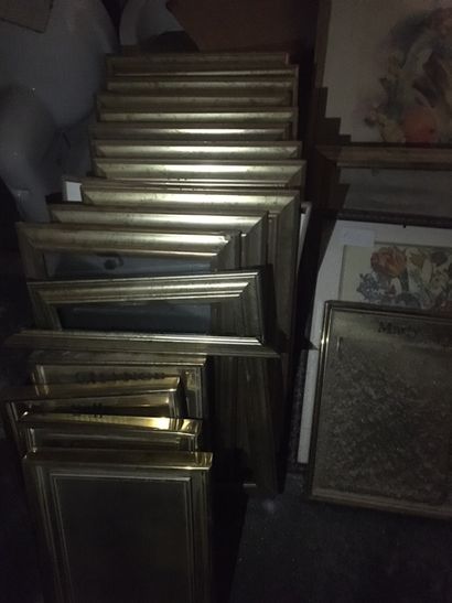  Large batch of framed pieces (+/- 150 pieces) 
Mirrors, reproduction, engravings...