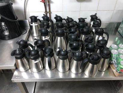 null set of thermos flasks and kettles