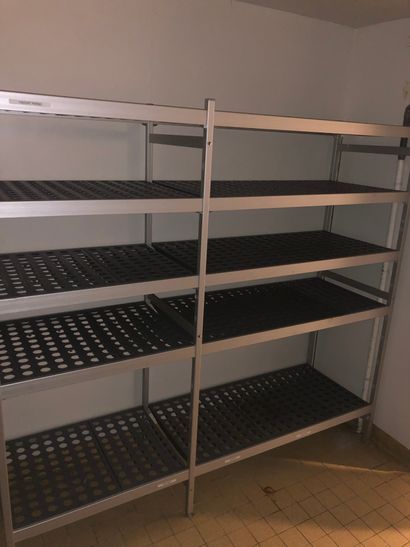 null 4 food shelves, 2 tray racks, Stainless steel table with 2 drawers