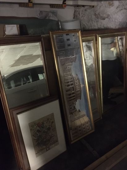  Large batch of framed pieces (+/- 150 pieces) 
Mirrors, reproduction, engravings...