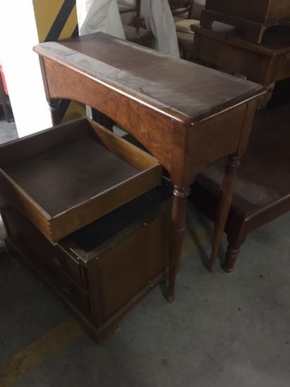 null A large lot of stylish furniture in natural wood including

Secretary, desks,...