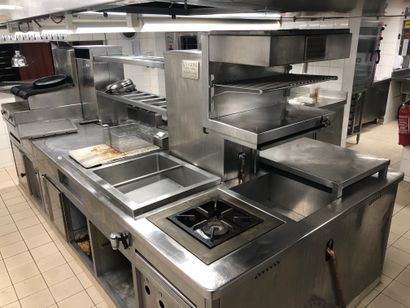 null LARGE KITCHEN RORGUE, cooking island with hobs and infrared (subject to gas...