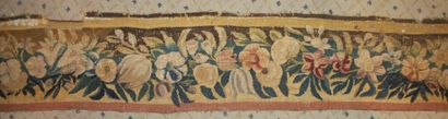 null Bordure de tapisserie, laine et soie, Aubusson, XVIIIème siècle, fond jaune...