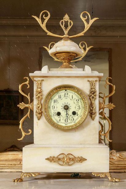null Pendulum "terminal" clock in light marble, the dial is round and white enamelled.

Height...