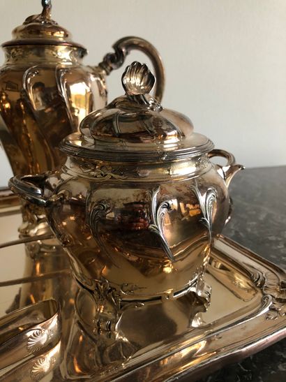 null GALLIA

Elégant service à café et thé en métal argenté sur son plateau

Style...