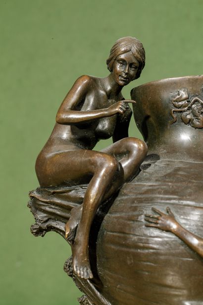 null Alexandre CLERGET (1856 - 1931)

Pichet en bronze à patine brune nuancée. Décor...