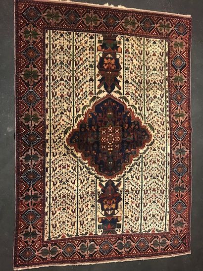 null Fine and old Afchar (Iran) around 1920/1930. 

Dimensions : 204 x 145 cm

Technical...