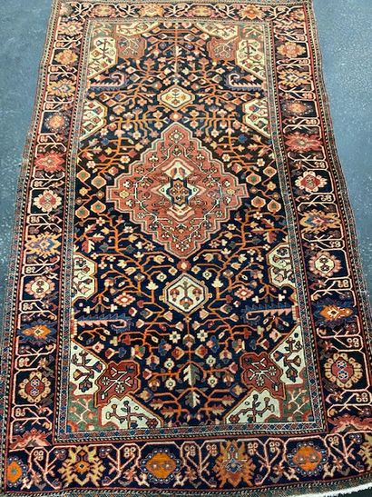 null Fine and old Sarouk (Persia) end of XIXth century.

Dimensions: 200 x 125 cm...