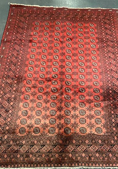 null Grand Boukhara (Turmen) vers 1975. 

Dimensions : 300 x 206 cm

Caractéristiques...