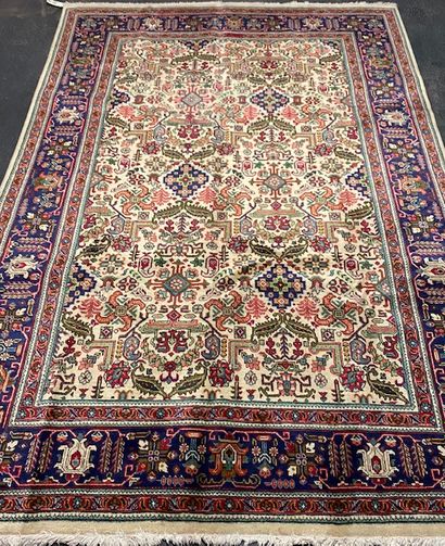 null Great Tabriz (North West of Iran) around 1980. 

Dimensions : 300 x 205 cm

Technical...