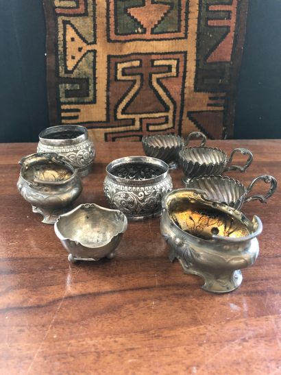 null Lot of 8 silver plated pieces including egg cups, napkin rings,...