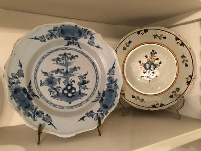 null Meeting of 4 decorative plates in polychrome earthenware and porcelain (France...