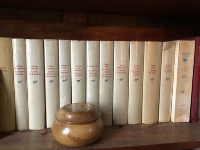 null Suite of 19th and 20th century books including 20 volumes of the NRF