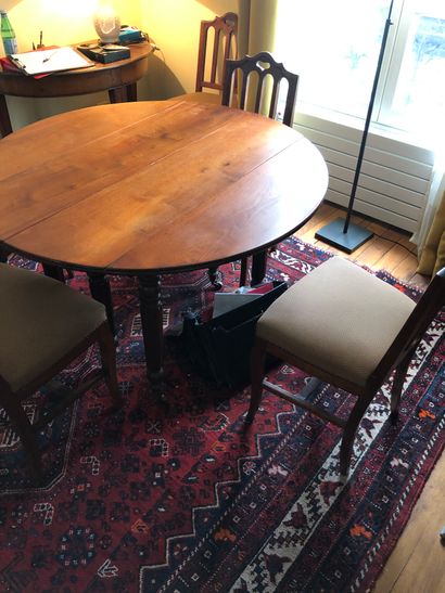 null Table de salle à manger en bois naturel - H 71cm Diam 109cm

On y joint 5 chaises...