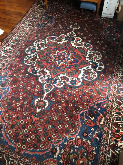 null Large wool carpet with large central medallion - 324x214cm