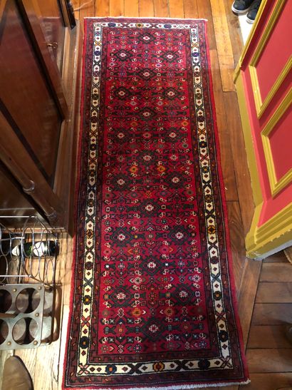 null Wool carpet with red background - 194x71cm